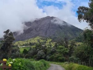 Las autoridades de Costa Rica rescatan a turista española accidentada en faldas de volcán