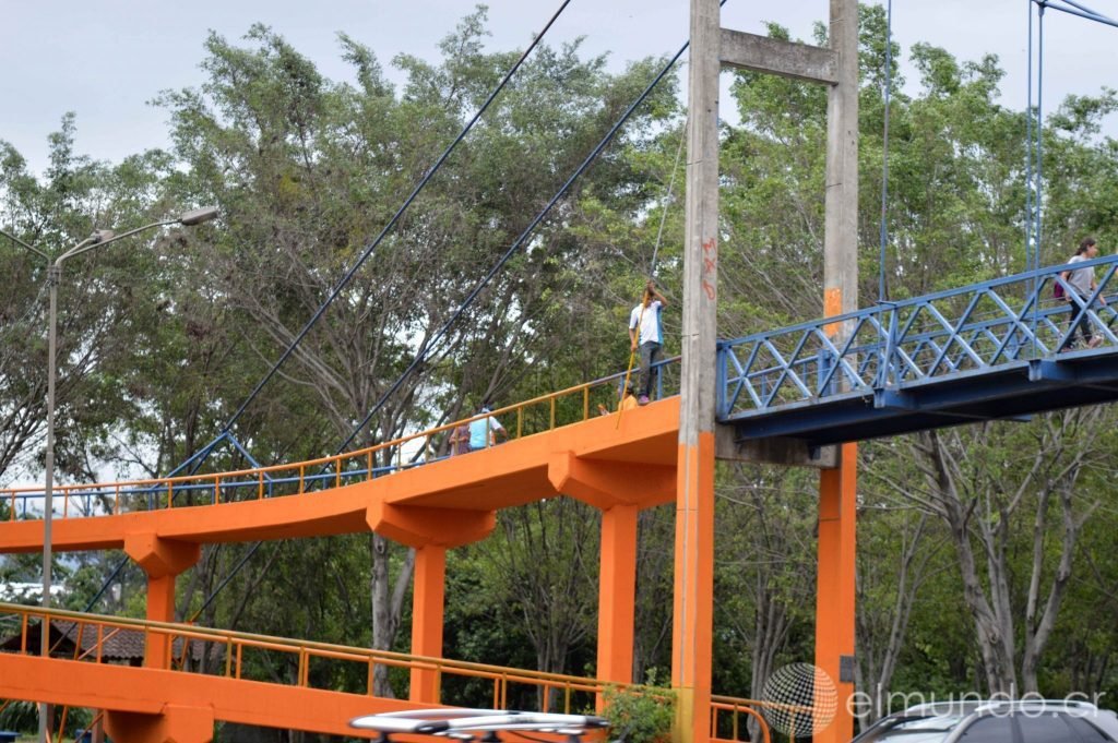 Puente Peatonal Parque De La Paz EMCR LMM