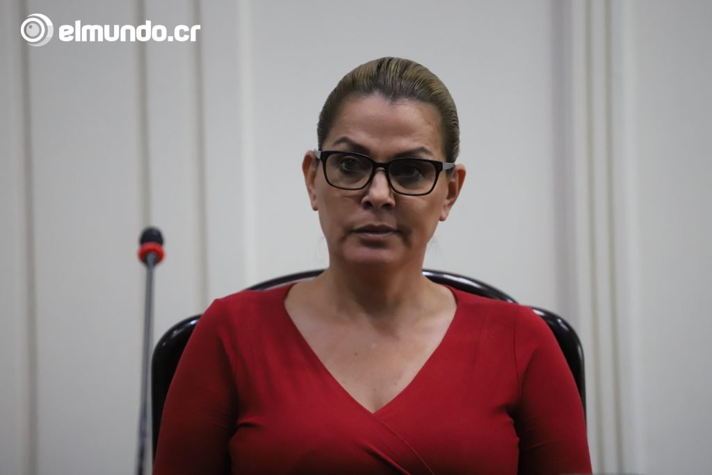 María Vita Monge El acuerdo con FMI representa un trago muy amargo