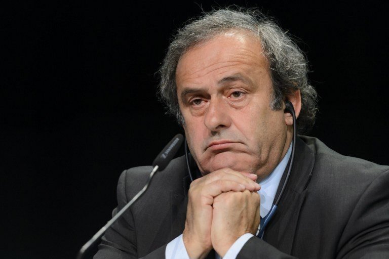 Platini espera al TAS, los viejos casos resurgen alrededor de Blatter