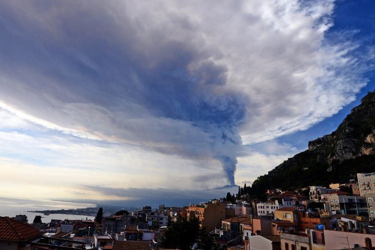 Espectacular erupción del volcán Etna en Sicilia