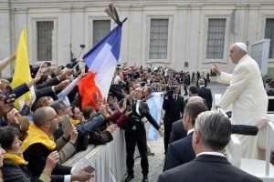 Papa insta a la Iglesia a evitar “blindarse” ante “tiempos difíciles”
