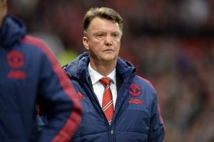 Van Gaal se enfada con periodistas y abandona rueda de prensa