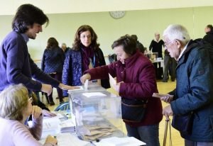 España vota en unas elecciones legislativas de resultado incierto