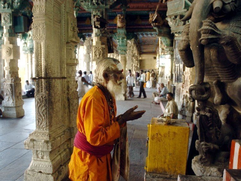 Los templos del sur de India prohíben la entrada de visitantes con jeans y bermudas