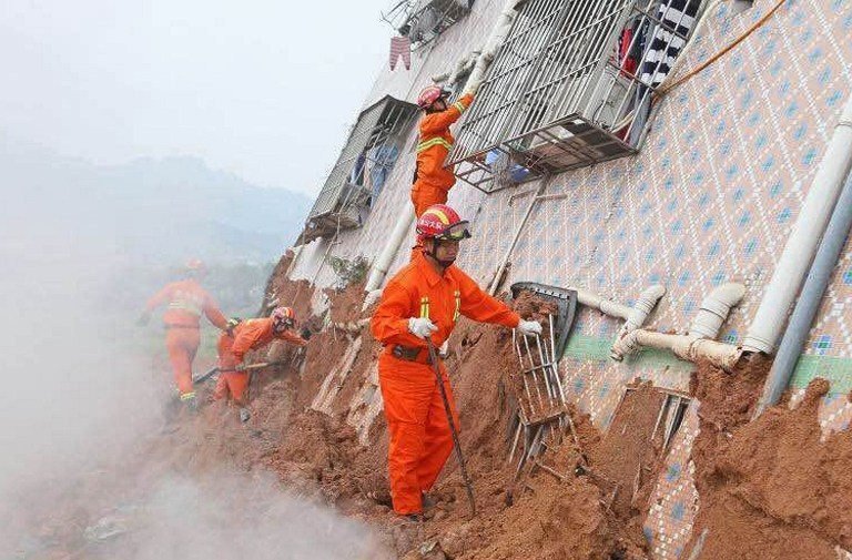 Veintidós personas desaparecidas tras corrimiento de tierras en China