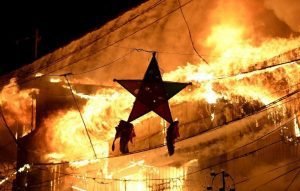 Balas perdidas y fuegos artificiales fuera de control matan dos en Filipinas