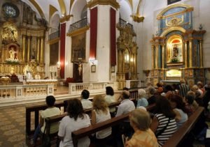 Curas podrán no utilizar la mascarilla durante las homilías en las celebraciones de la Iglesia Católica