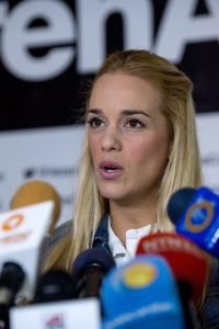 El mundo es clave para atender crisis en Venezuela, indica esposa de opositor López