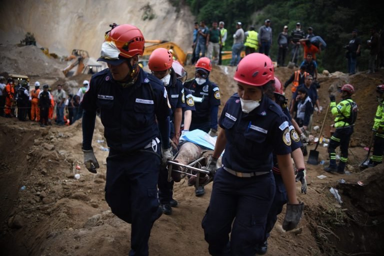 Sube a 332 los desaparecidos por mortal erupción de volcán en Guatemala