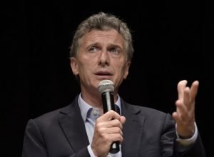 Opositor Macri mantiene ventaja sobre oficialista Scioli para balotaje en Argentina