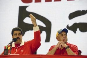 Maduro dice que se lanzaría a las calles para defender la revolución venezolana
