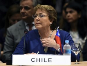 Bachelet anuncia mesa de trabajo por ataques incendiarios en el sur chileno