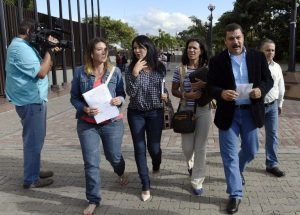 Oficialismo y oposición marcharán el día de instalación de parlamento venezolano