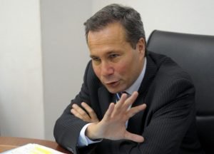 A un año, Argentina recuerda muerte de fiscal Nisman entre impunidad y desconfianza