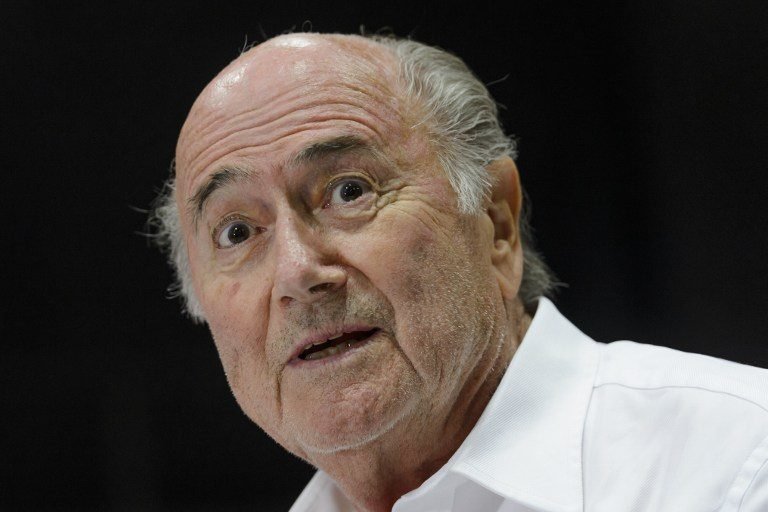 Blatter, acusado de vender derechos de TV muy por debajo de su precio