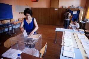 Ligera ventaja para Tsipras en las legislativas griegas