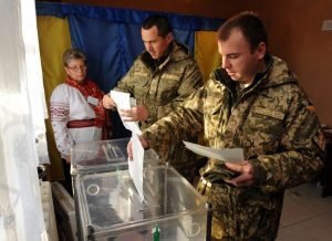 Las elecciones locales en Ucrania, ensombrecidas por anulación de voto en puerto del este