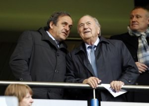 Rechazados recursos de Platini y Blatter contra su suspensión