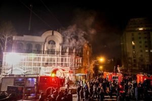 Iranian protesters set fire to the Saudi Embassy in Tehran during a demonstration against the execution of prominent Shiite Muslim cleric Nimr al-Nimr by Saudi authorities, on January 2, 2016. Nimr was a driving force of the protests that broke out in 2011 in Saudi Arabia's east, an oil-rich region where the Shiite minority of an estimated two million people complains of marginalisation. AFP PHOTO / ISNA / MOHAMMADREZA NADIMI / AFP / ISNA / MOHAMMADREZA NADIMI