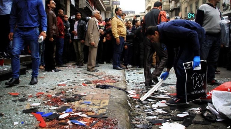 Egipto: Dos explosiones dejan al menos 36 muertos