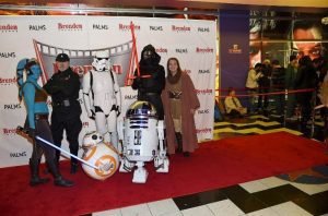 Nueva “Star Wars” bate récord con USD 57 millones de recaudación en noche de estreno