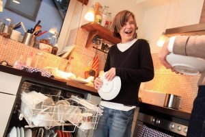 ¿Cuánto deben ayudar los adolescentes en casa?