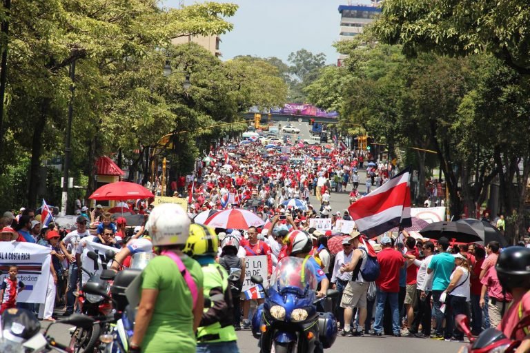 Costarricenses marcharán contra plan fiscal y “despilfarro de fondos públicos”