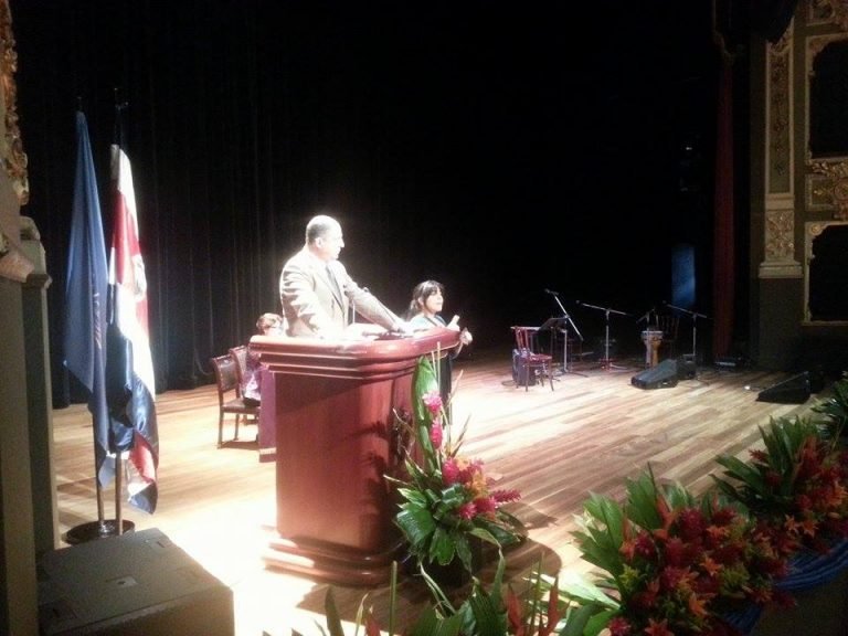 Presidente Solís acompaña al AyA en la presentación de Política Nacional de ASADAS