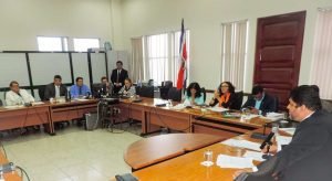 Comisión da visto bueno a proyecto que elimina la herencia de pensión a hijos de exdiputados