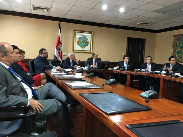 PUSC se mantiene firme ante el Gobierno de no votar nuevos impuestos