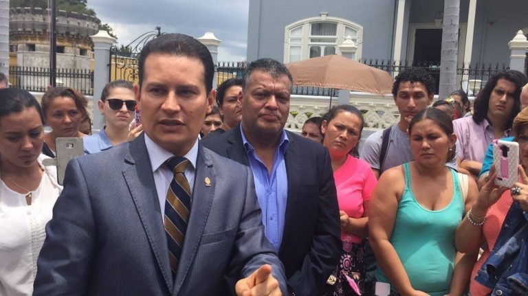 Diputado pedirá a ministra de Educación eliminar pruebas de bachillerato