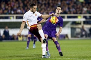 La Roma vence a la Fiorentina y le arrebata la cima de la Serie A