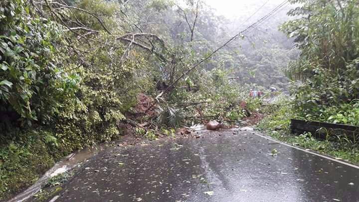 Derrumbe sobre puente La Vieja impide paso entre San Carlos y Zarcero