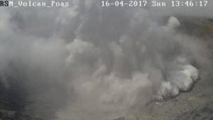 Otra gran erupción registrada en el Volcán Poás este domingo