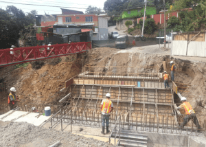 Nuevo puente de Los Guido tiene avance del 40%