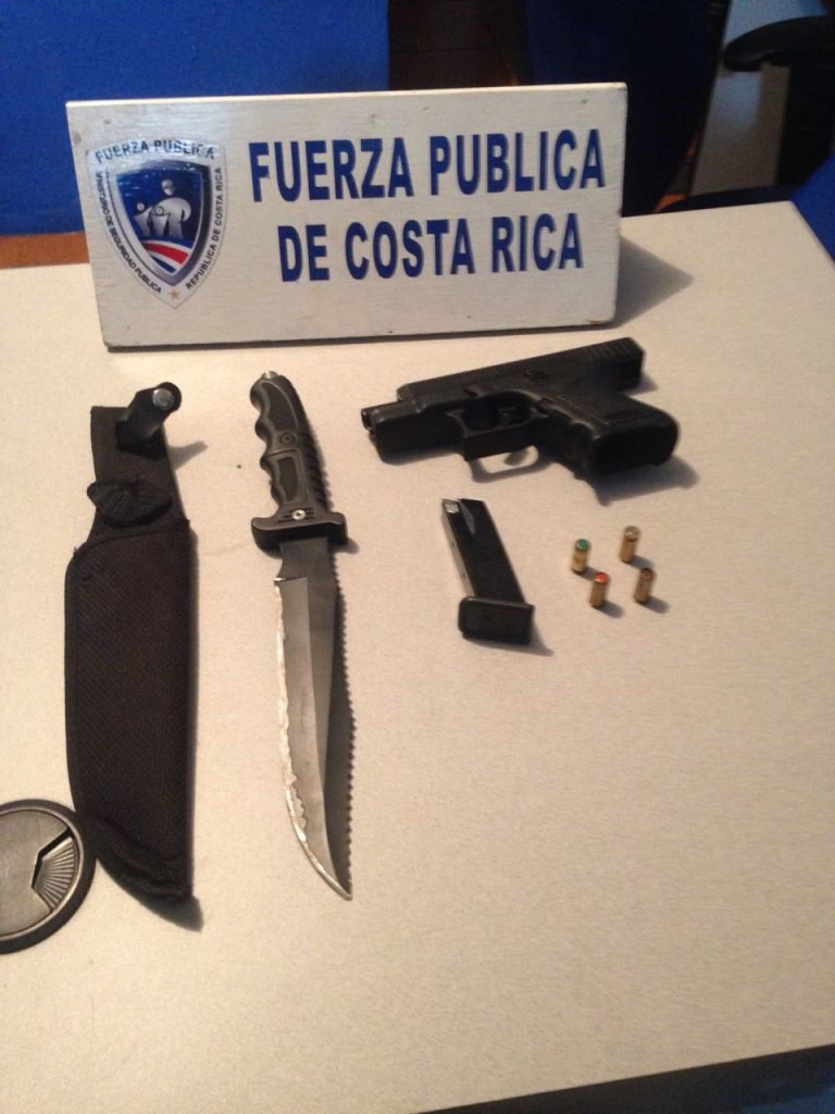 Arrestan a taxista que amenazó con pistola de gas a chofer de Uber en Alajuelita