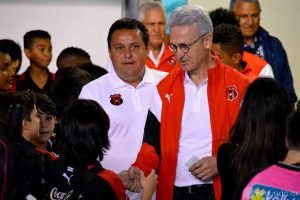 Benito Floro toma medidas para elevar el rendimiento de su equipo