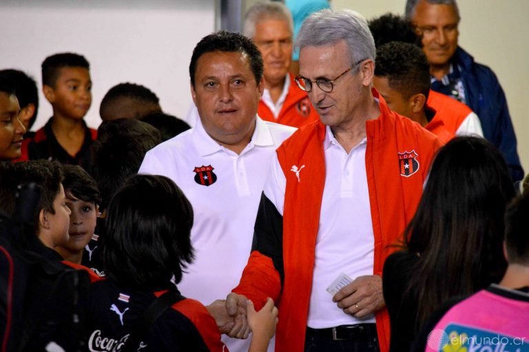 “El peso del equipo lo llevarán los veteranos” – Benito Floro