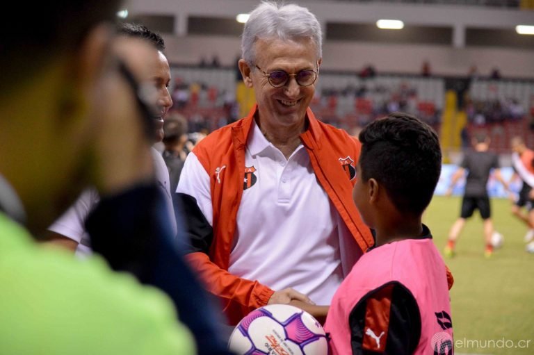 Benito Floro se ratifica él mismo como entrenador y gerente deportivo