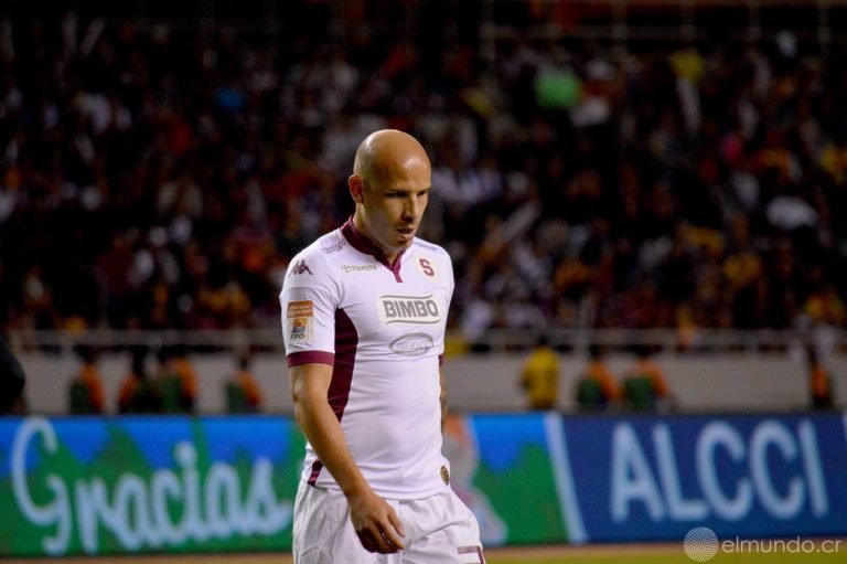 Ajustada victoria de Saprissa 1-0 sobre la UCR