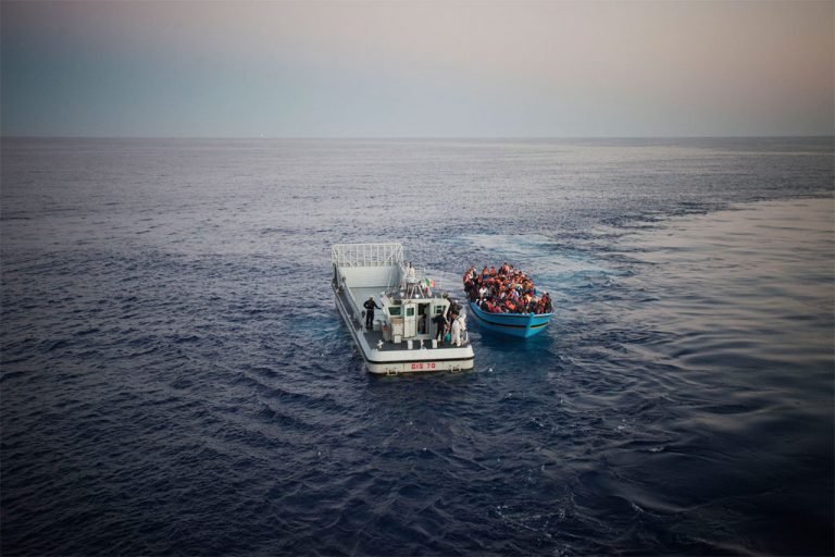 ACNUR: Más 300.000 refugiados han cruzado el Mediterráneo en 2016