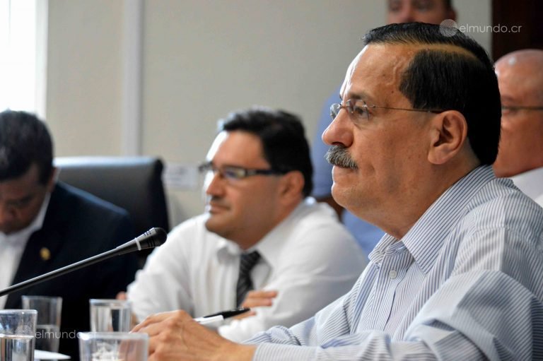 Albino Vargas cuestiona anuncio de aumento salarial y acusa al presidente Chaves de utilizarlo en contexto electoral