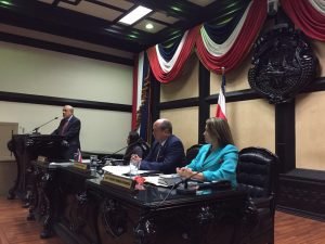 OCDE pide reducir déficit fiscal, impuestos, eliminar exoneraciones y registro de accionistas