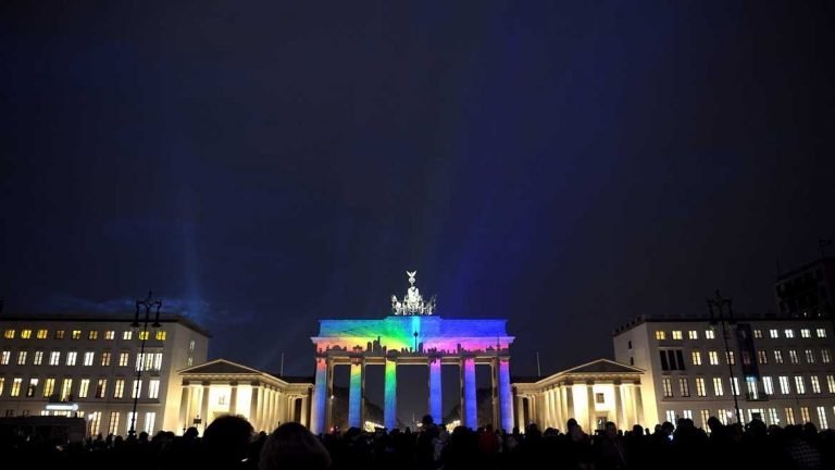 Merkel reclama respeto ante creciente odio contra gays y lesbianas