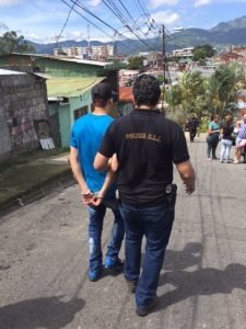 Arrestan sujeto sospechoso de cometer 23 robos agravados