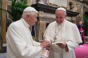 Papa Francisco celebra 65 aniversario de ordenación de Benedicto XVI