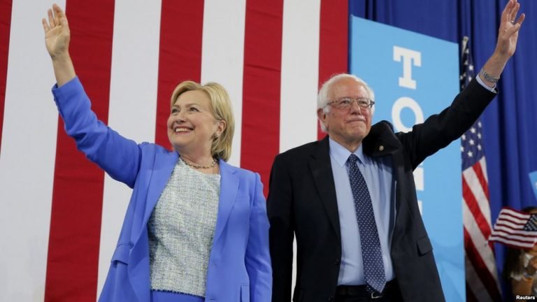 Bernie Sanders da la adhesión a Hillary Clinton