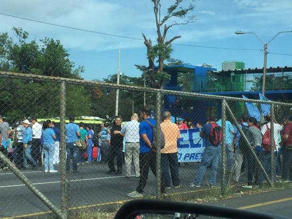 Autoridades despejan primer bloqueo vial de este jueves frente al Hospital México