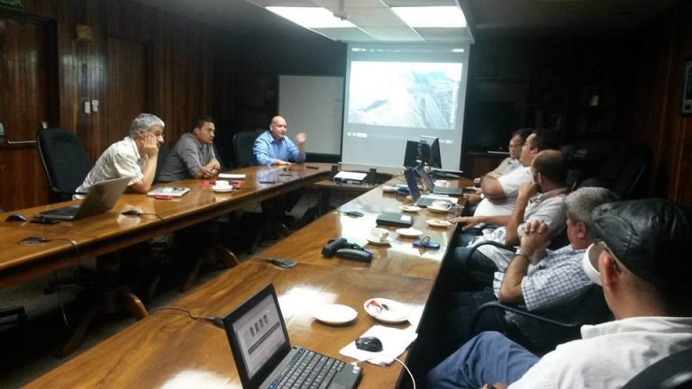 Reforzarán labores preventivas 5 km alrededor del volcán Turrialba por erupciones